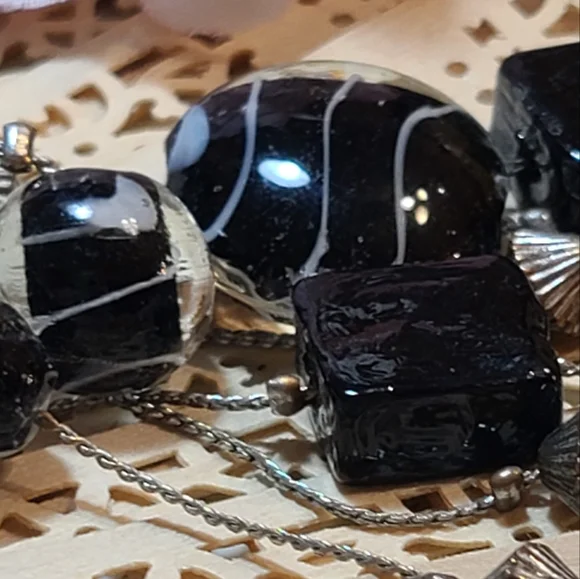 Glass BLACk Beads Necklace for sale - Picture 3 of 13
